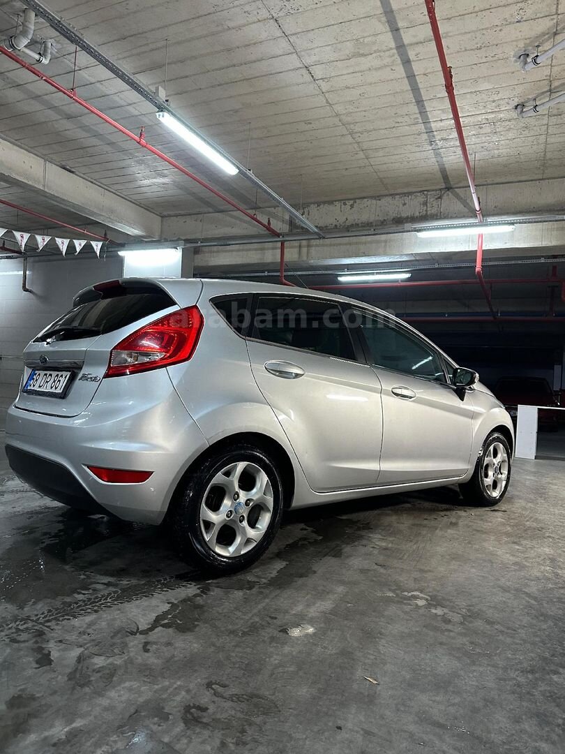 Sahibinden Ford Fiesta 1.4 Titanium X 2011 Model Kayseri 95.000 km Gri (Gümüş) 4