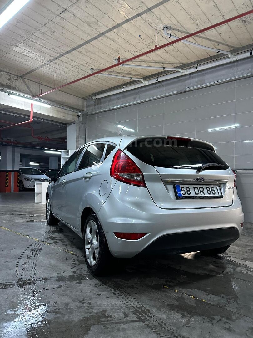 Sahibinden Ford Fiesta 1.4 Titanium X 2011 Model Kayseri 95.000 km Gri (Gümüş) 2