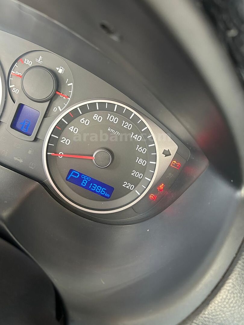 Sahibinden Hyundai i20 1.4 CVVT Sense 2012 Model Kayseri 81.000 km Gri (Gümüş) 3