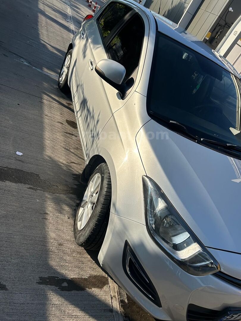 Sahibinden Hyundai i20 1.4 CVVT Sense 2012 Model Kayseri 81.000 km Gri (Gümüş) 7