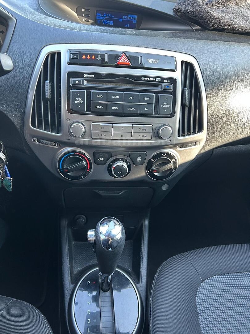 Sahibinden Hyundai i20 1.4 CVVT Sense 2012 Model Kayseri 81.000 km Gri (Gümüş) 4