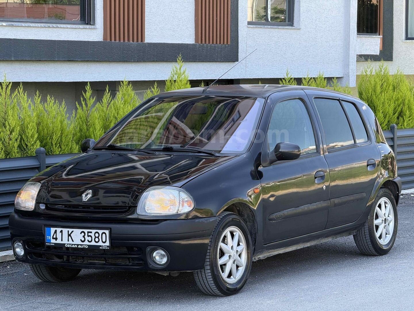 Galeriden Renault Clio 1.6 RXT 1999 Model Kocaeli 249.000 km Siyah 1