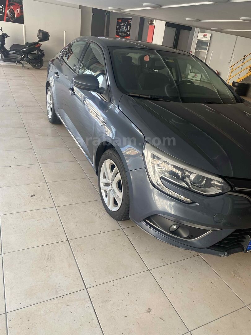Sahibinden Renault Megane 1.3 TCe Joy 2019 Model İstanbul 191.500 km Gri (titanyum) 4