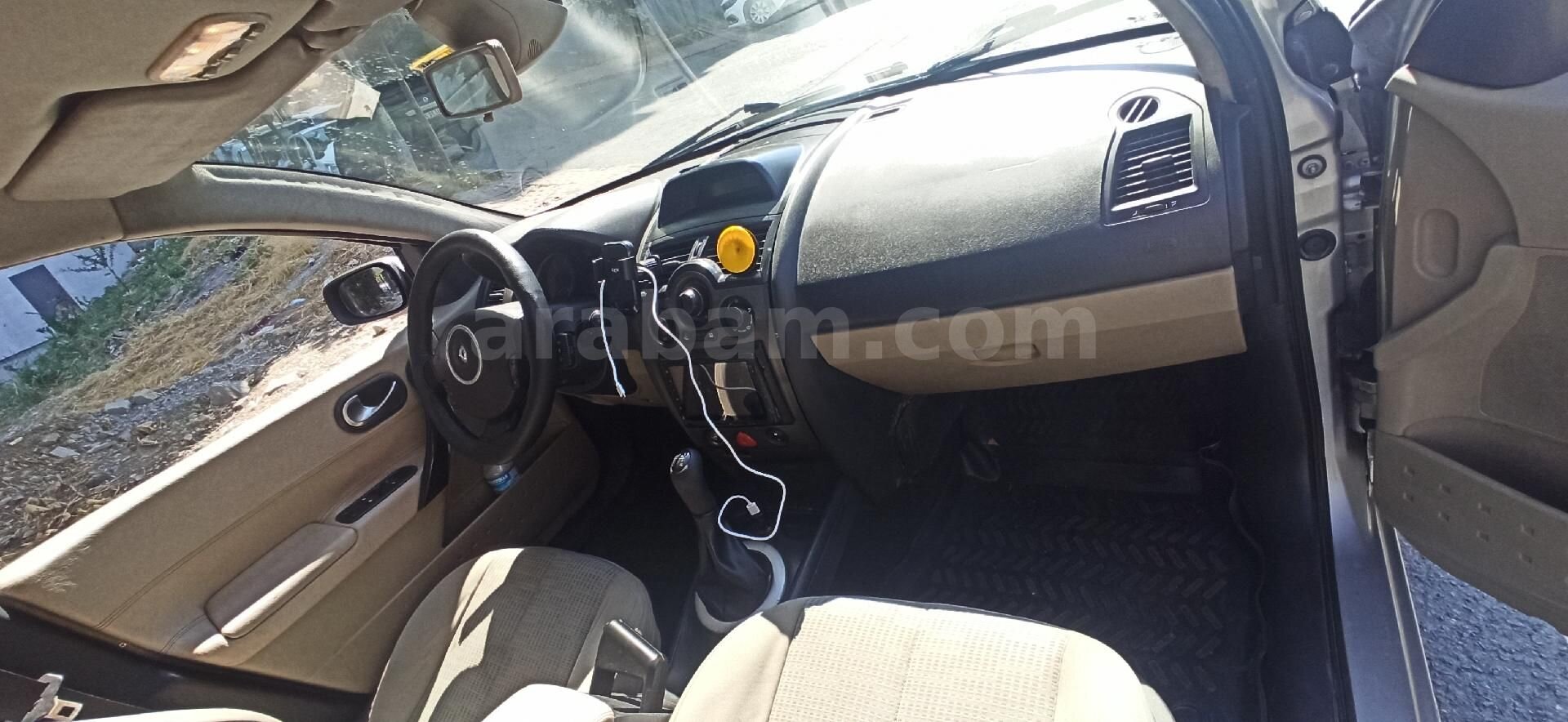 Sahibinden Renault Megane 1.5 dCi Extreme 2007 Model İstanbul 370.000 km Gri (Gümüş) 4