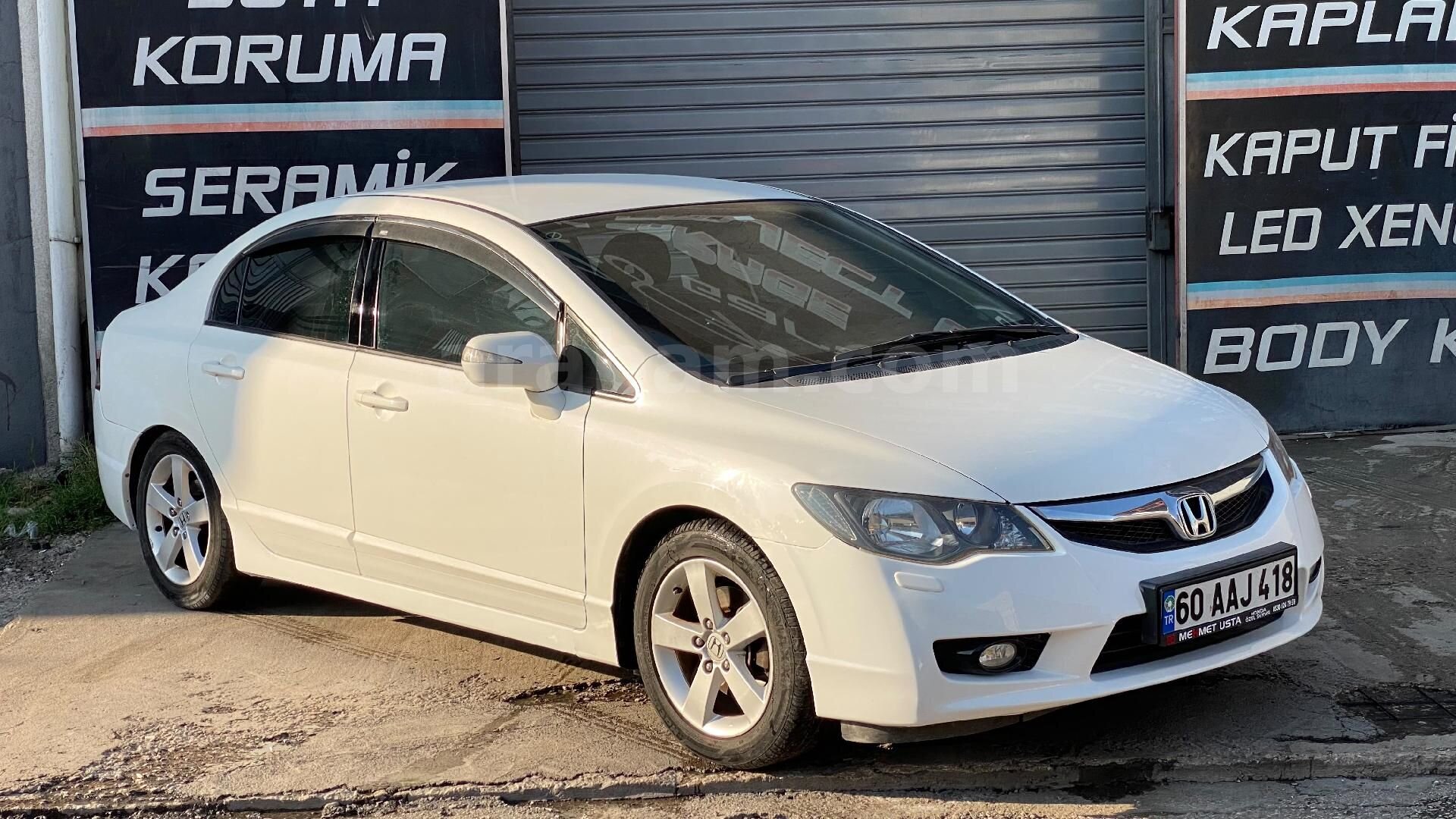 Sahibinden Honda Civic 1.6i VTEC Premium 2010 Model Ankara 215.000 km Beyaz 5