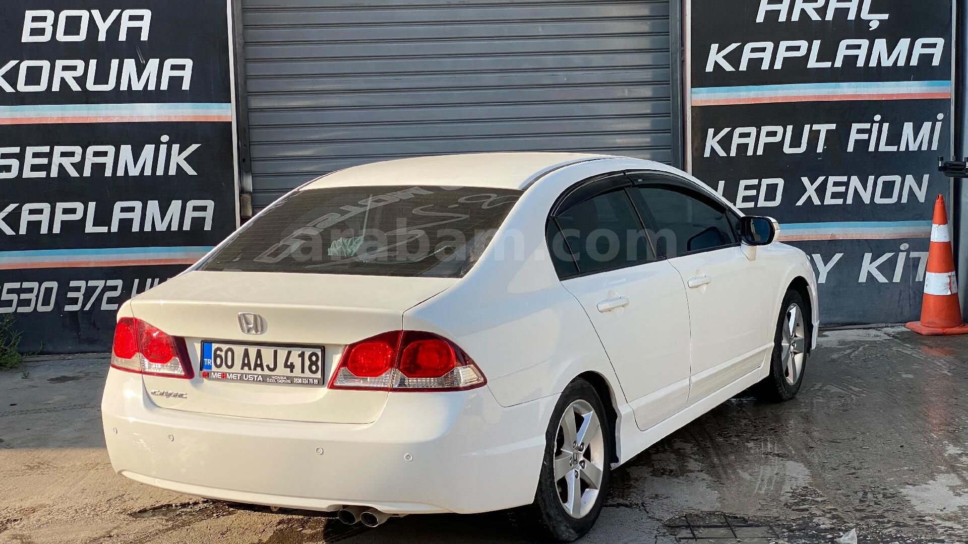 Sahibinden Honda Civic 1.6i VTEC Premium 2010 Model Ankara 215.000 km Beyaz 3