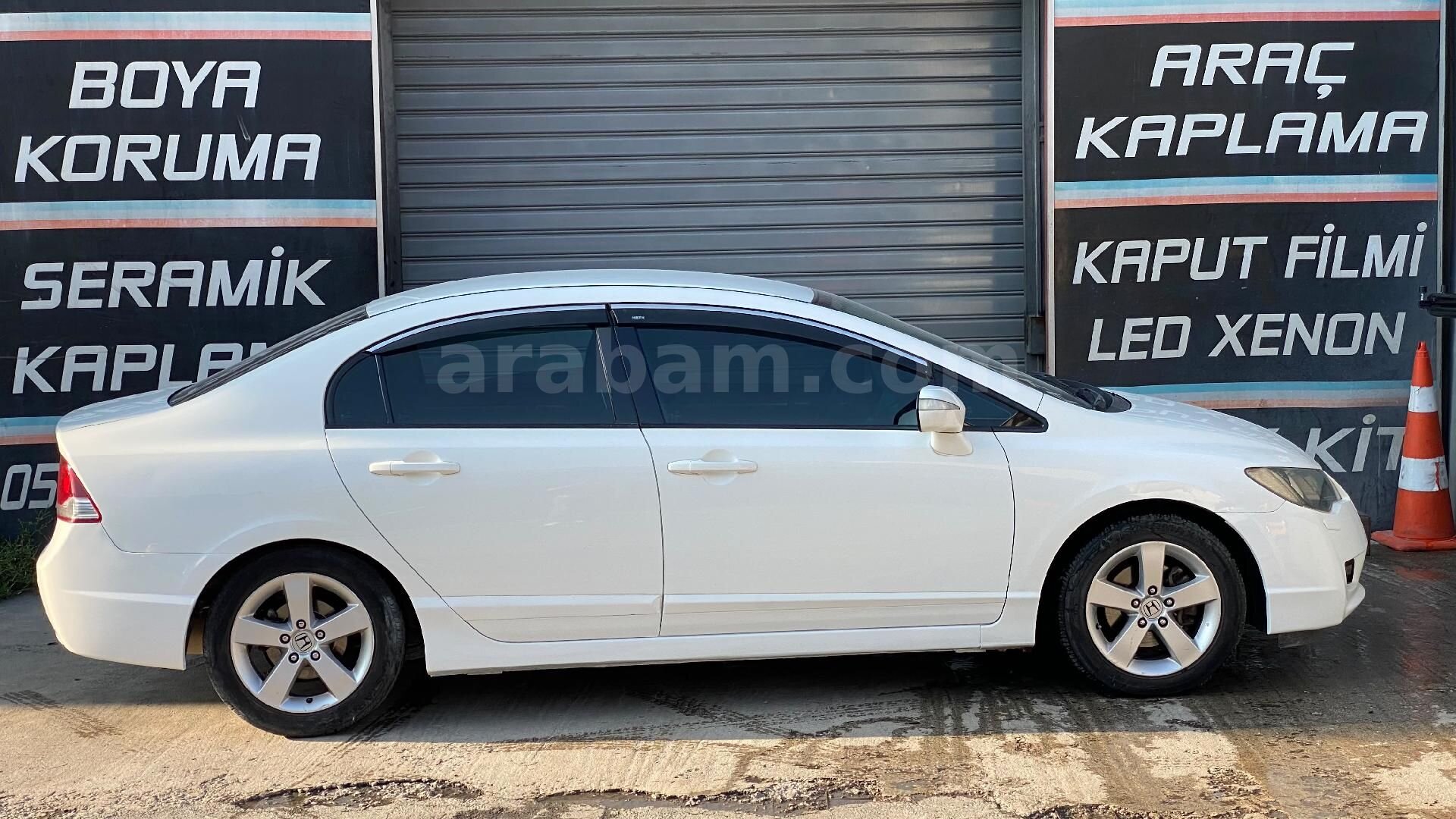 Sahibinden Honda Civic 1.6i VTEC Premium 2010 Model Ankara 215.000 km Beyaz 4