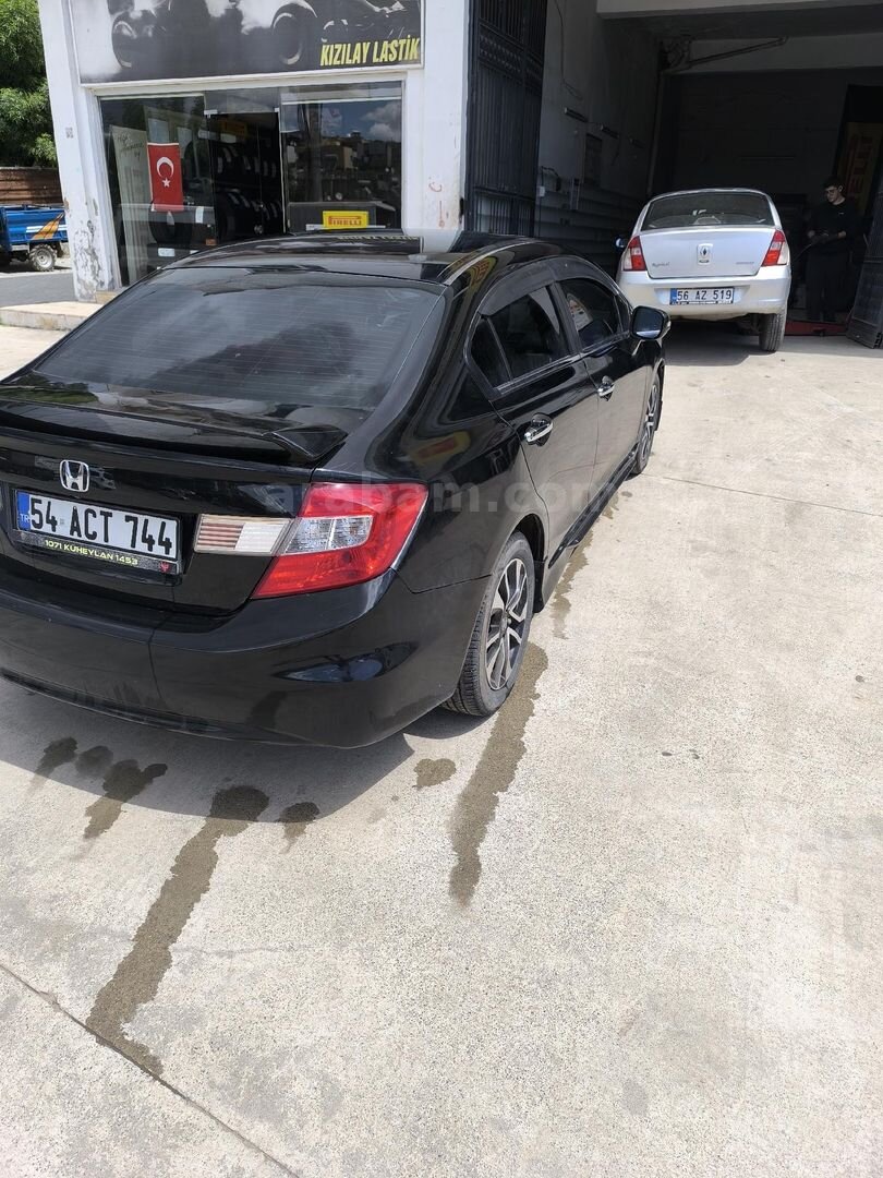 Sahibinden Honda Civic 1.6i VTEC Eco Elegance 2015 Model Bursa 181.000 km Siyah 5