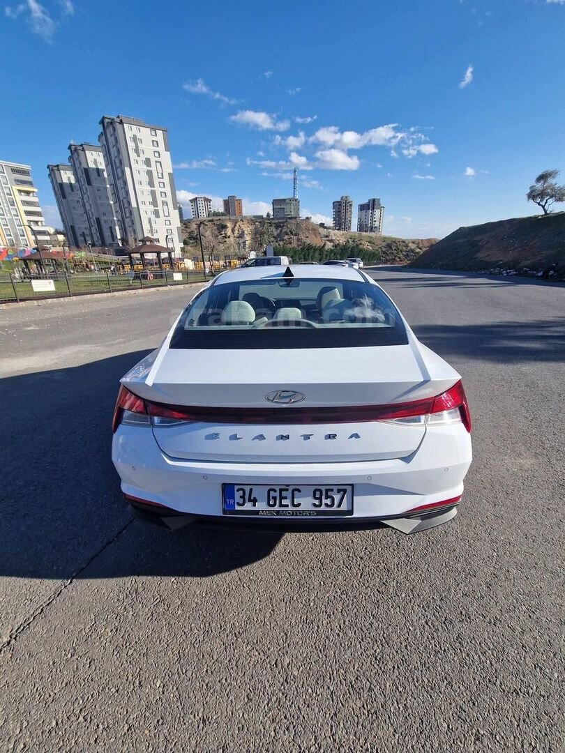 Sahibinden Hyundai Elantra 1.6 MPI Style Comfort 2022 Model Kahramanmaraş 90.000 km Beyaz 5