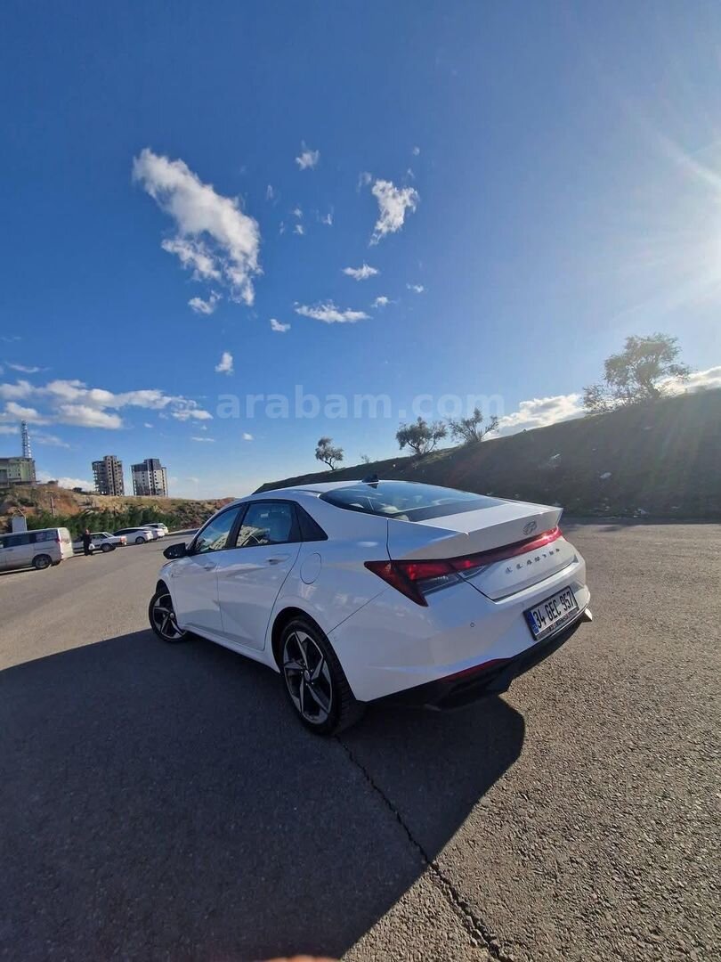 Sahibinden Hyundai Elantra 1.6 MPI Style Comfort 2022 Model Kahramanmaraş 90.000 km Beyaz 4
