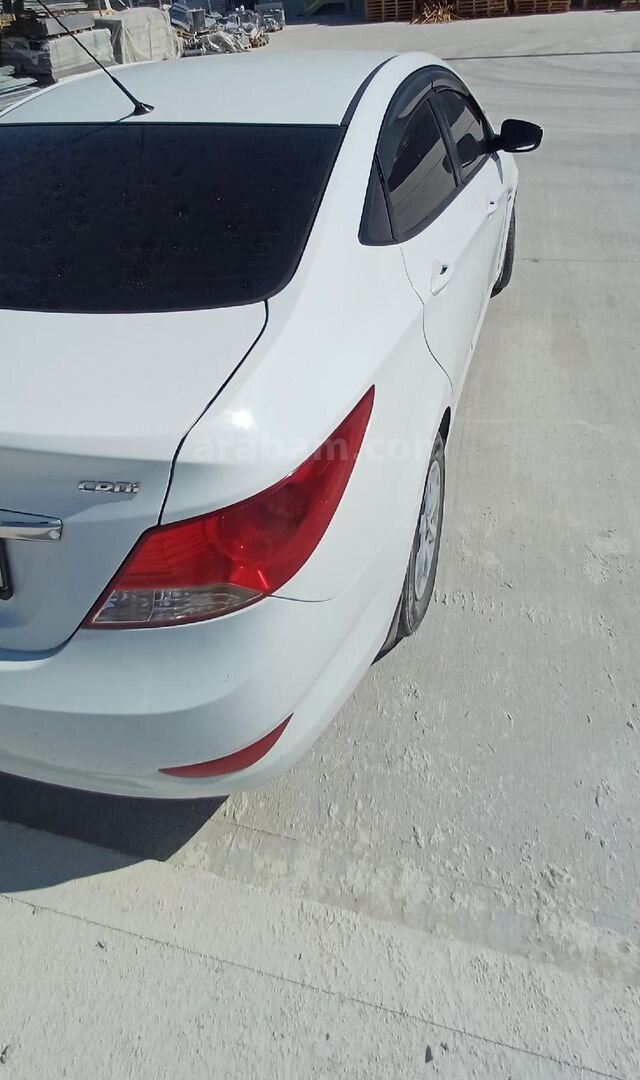Sahibinden Hyundai Accent Blue 1.6 CRDI Mode Plus 2012 Model Mersin 253.000 km Beyaz 4