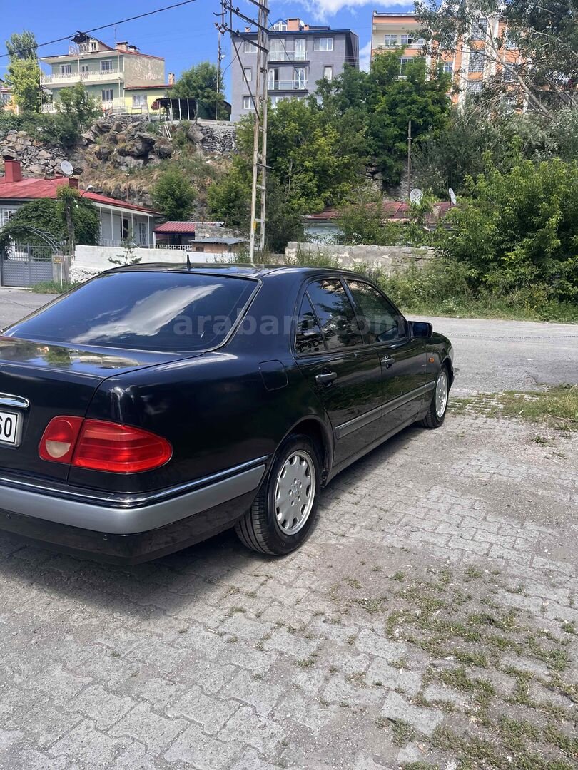 Sahibinden Mercedes - Benz E 200 Elegance 1998 Model Kars 330.000 km Siyah 6