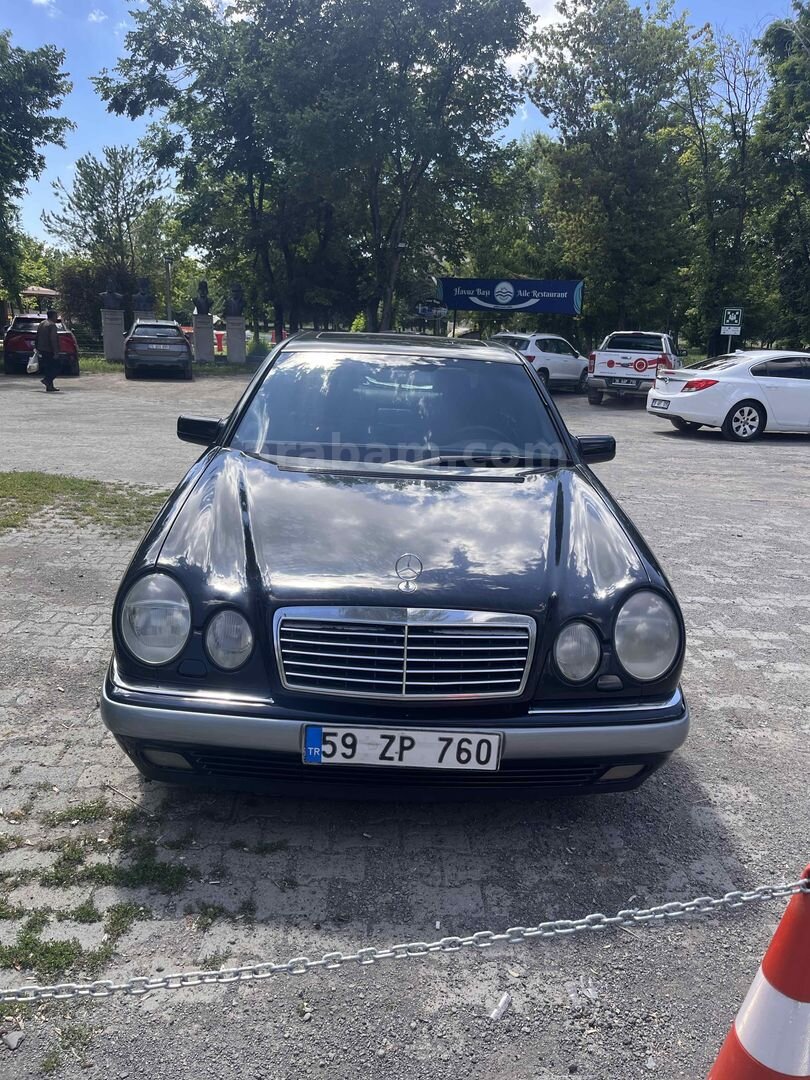 Sahibinden Mercedes - Benz E 200 Elegance 1998 Model Kars 330.000 km Siyah 1