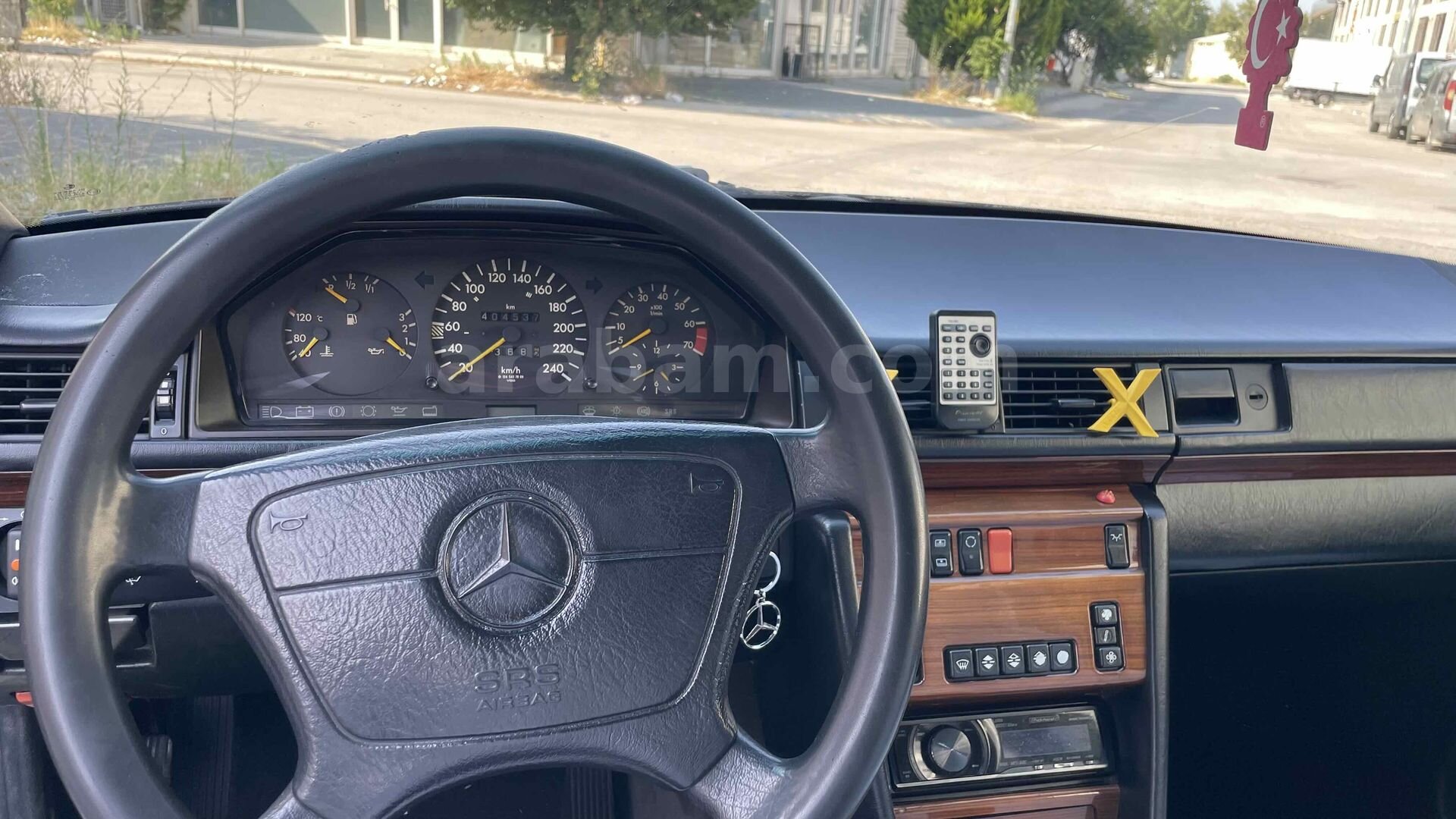Sahibinden Mercedes - Benz E 200 1993 Model Bursa 405.000 km Siyah 7
