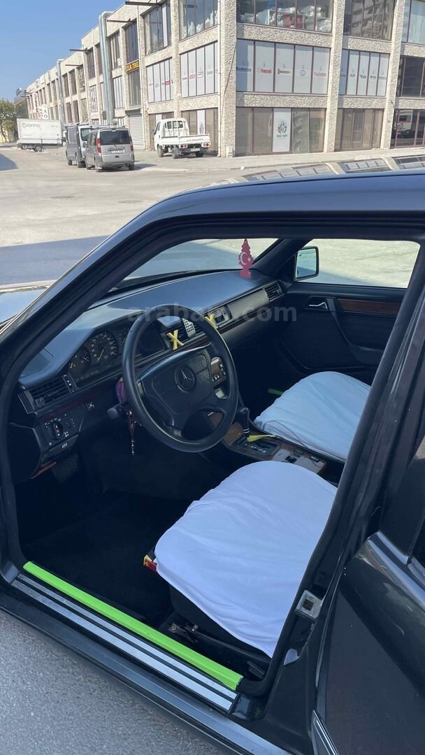 Sahibinden Mercedes - Benz E 200 1993 Model Bursa 405.000 km Siyah 5