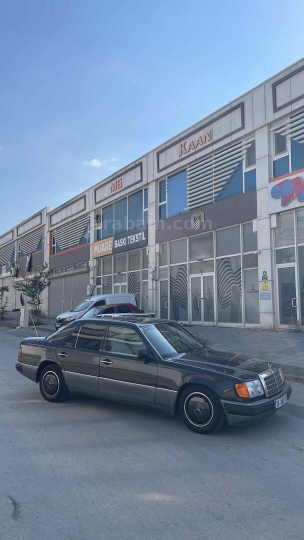 Sahibinden Mercedes - Benz E 200 1993 Model Bursa 405.000 km Siyah 2