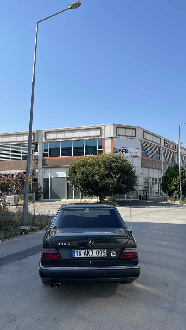 Sahibinden Mercedes - Benz E 200 1993 Model Bursa 405.000 km Siyah 4