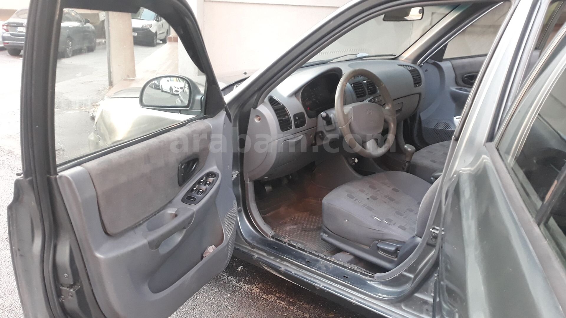 Sahibinden Hyundai Accent 1.5 CRDi Admire 2005 Model İzmir 243.500 km Füme 7