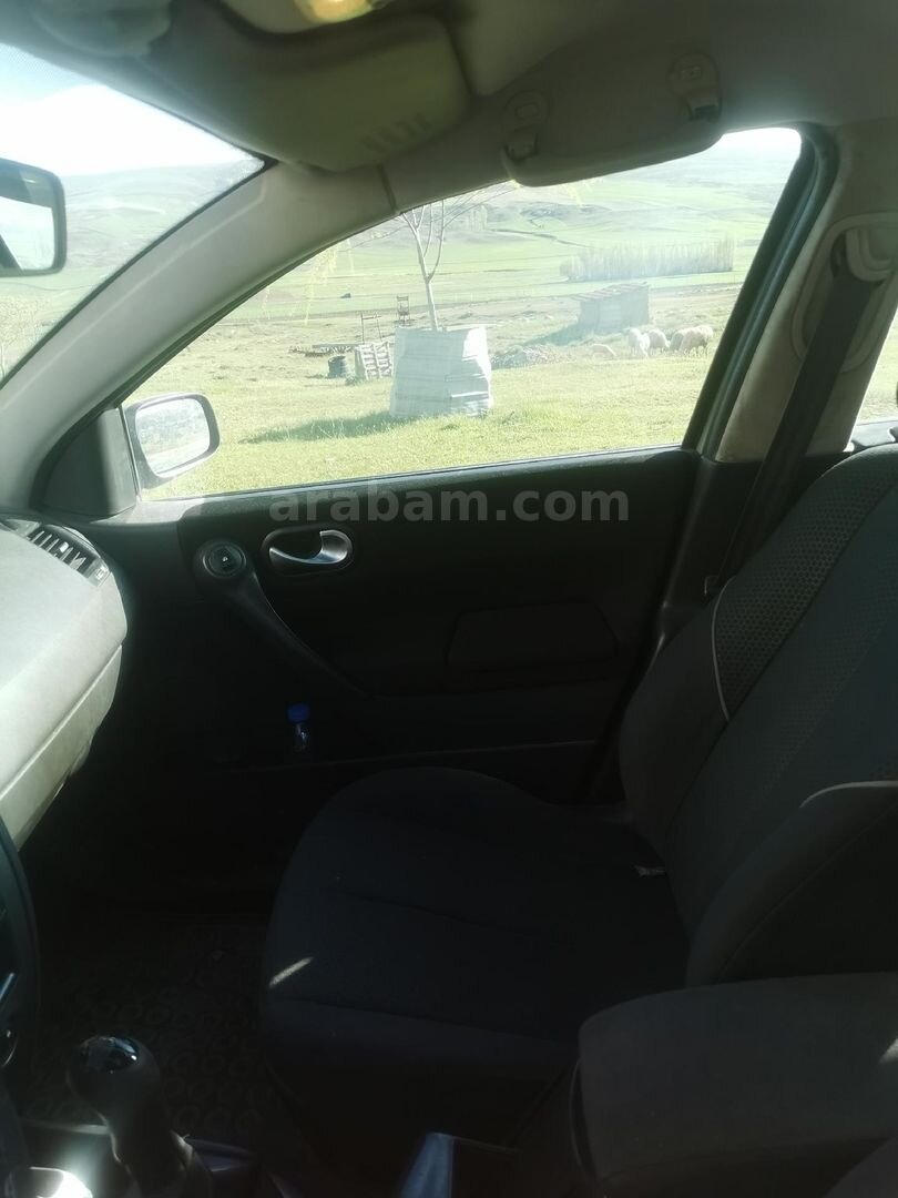 Sahibinden Renault Megane 1.5 dCi Dynamique 2005 Model Ankara 312.000 km Gri 4