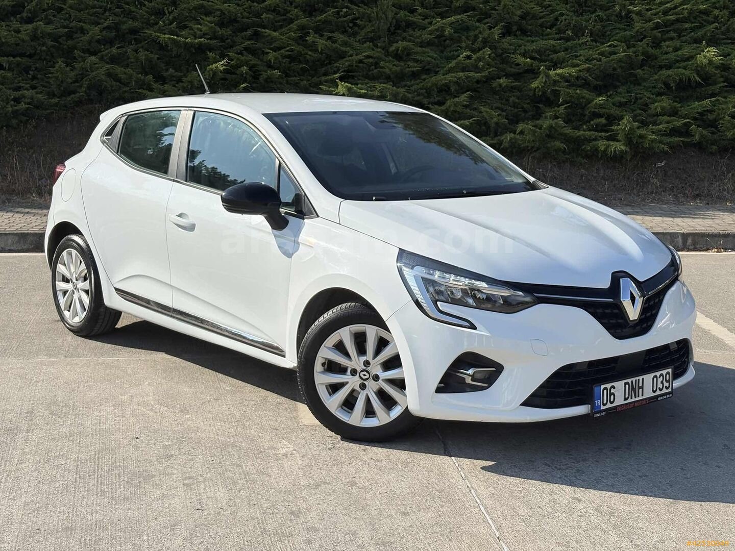 Galeriden Renault Clio 1.0 TCe Touch 2023 Model İstanbul 128.000 km Beyaz 5