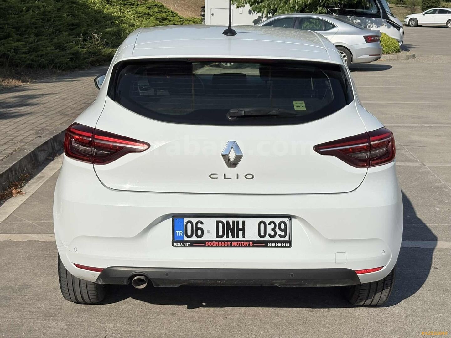 Galeriden Renault Clio 1.0 TCe Touch 2023 Model İstanbul 128.000 km Beyaz 4