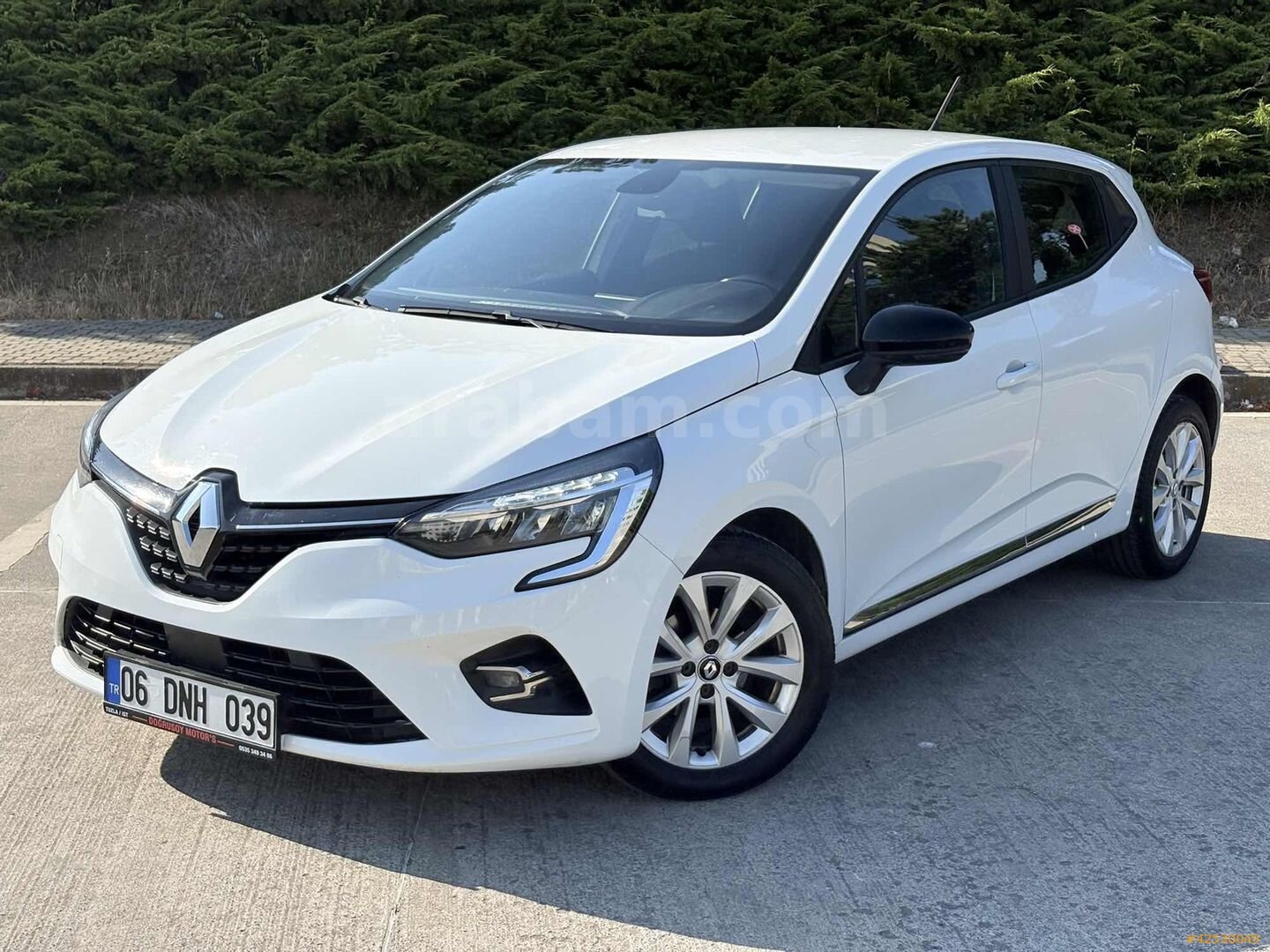 Galeriden Renault Clio 1.0 TCe Touch 2023 Model İstanbul 128.000 km Beyaz 6