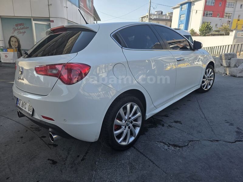Sahibinden Alfa Romeo Giulietta 1.4 TB MultiAir Distinctive 2011 Model TAKAS OLUR. 7
