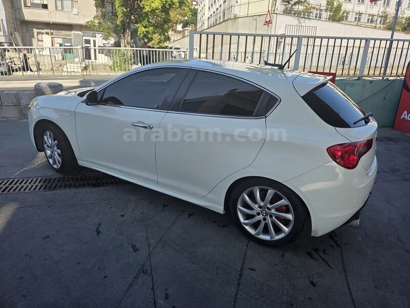 Sahibinden Alfa Romeo Giulietta 1.4 TB MultiAir Distinctive 2011 Model TAKAS OLUR. 5