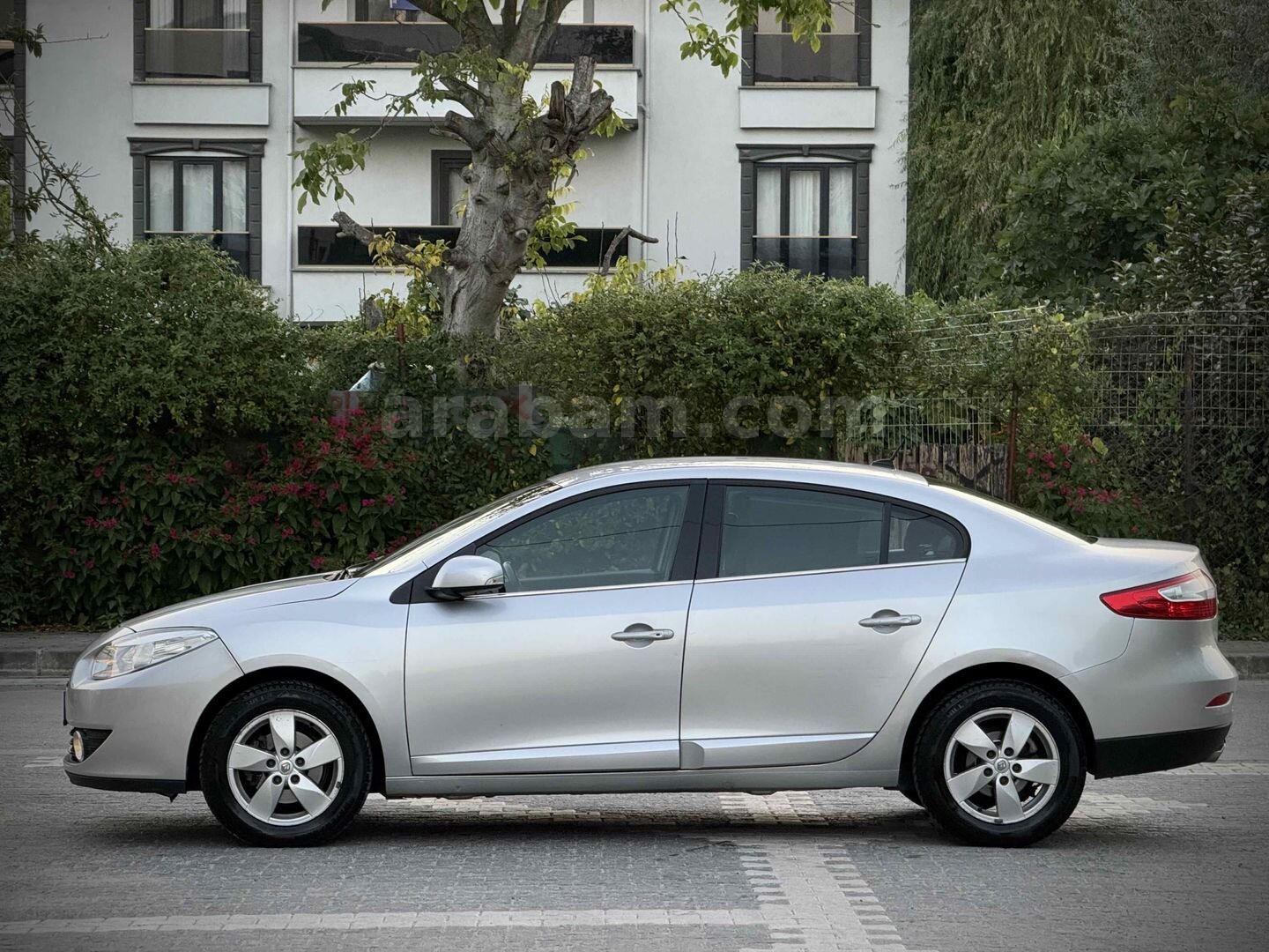 Galeriden Renault Fluence 1.5 dCi Dynamique 2011 Model Kocaeli 218.000 km Gri (Gümüş) 4
