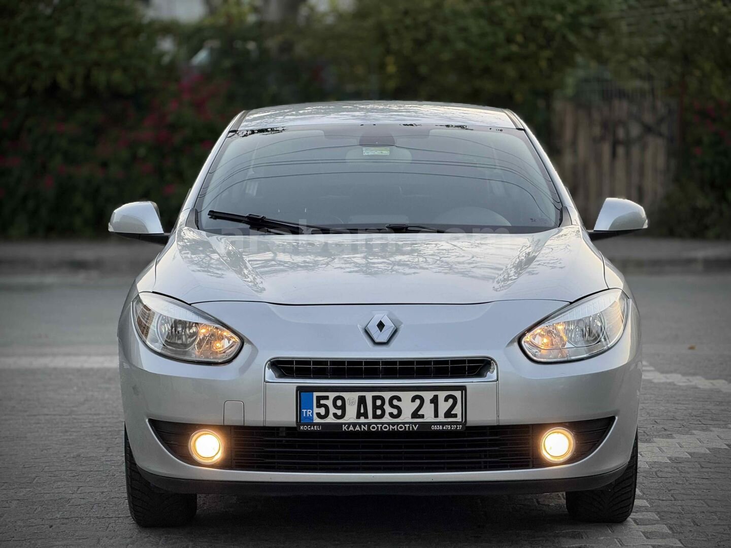 Galeriden Renault Fluence 1.5 dCi Dynamique 2011 Model Kocaeli 218.000 km Gri (Gümüş) 2