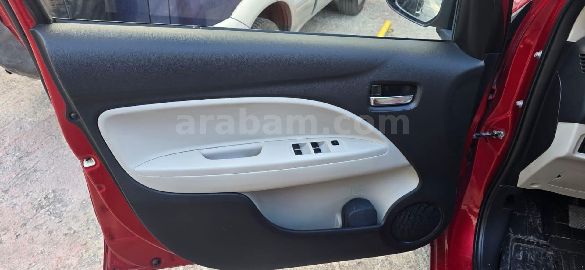 Sahibinden Mitsubishi Attrage 1.2 bensinli Intense 2015 Model her şeyi orjinal boya yok tramer yok km orjinal temiz kullanıldı Ankara 7