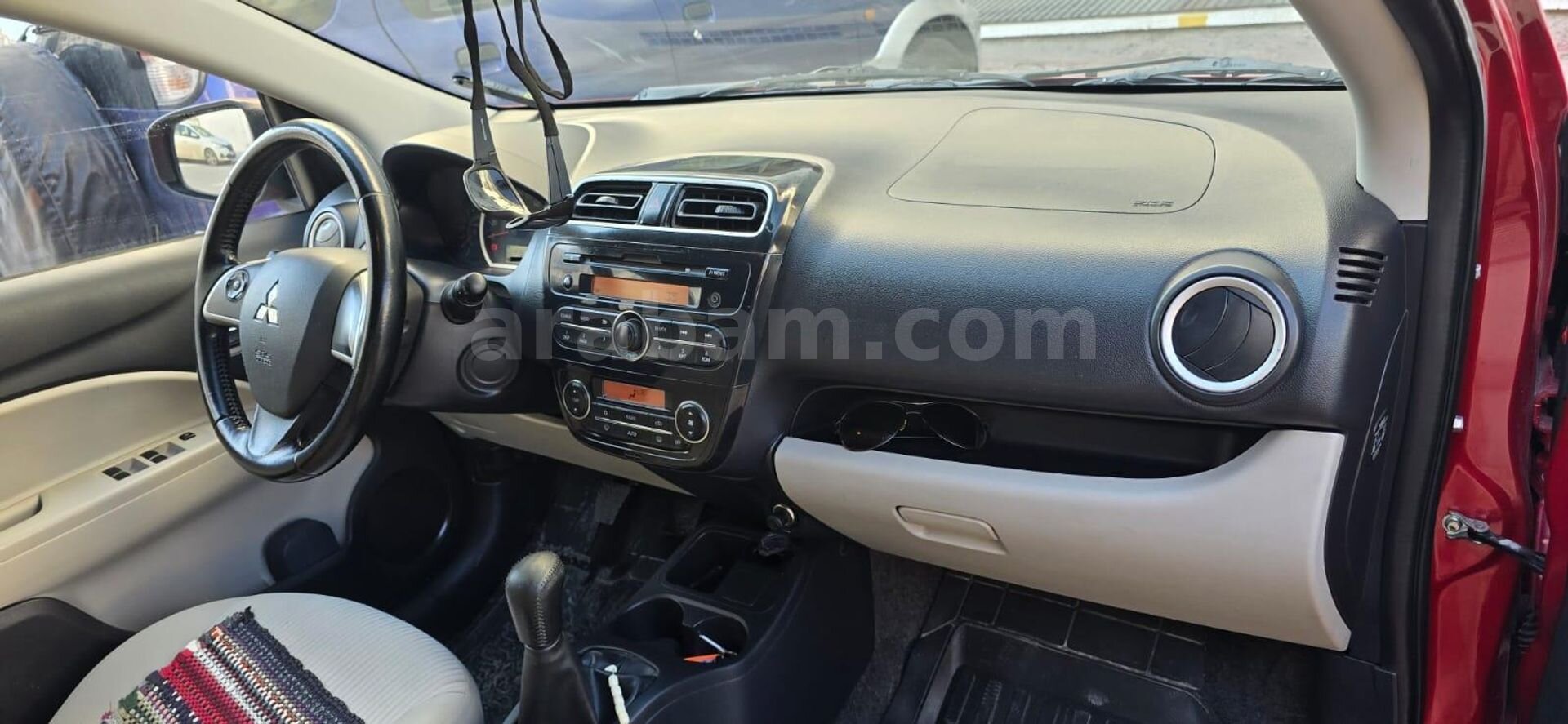 Sahibinden Mitsubishi Attrage 1.2 bensinli Intense 2015 Model her şeyi orjinal boya yok tramer yok km orjinal temiz kullanıldı Ankara 6