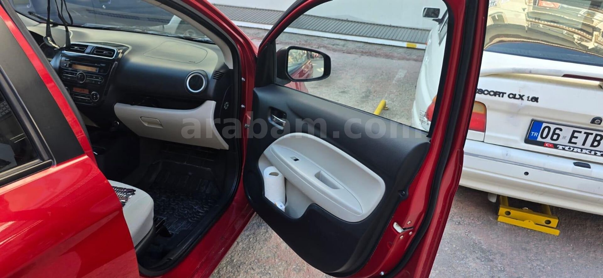 Sahibinden Mitsubishi Attrage 1.2 bensinli Intense 2015 Model her şeyi orjinal boya yok tramer yok km orjinal temiz kullanıldı Ankara 3