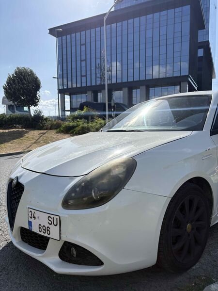 Sahibinden Alfa Romeo Giulietta 1.6 JTD Distinctive 2012 Model 252.000 km Beyaz 6