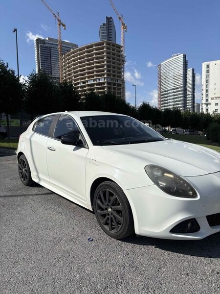 Sahibinden Alfa Romeo Giulietta 1.6 JTD Distinctive 2012 Model 252.000 km Beyaz 4