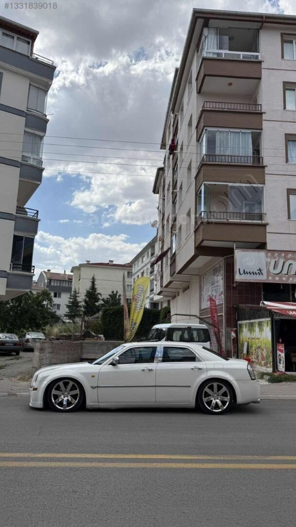 Galeriden Chrysler 300 C 3.0 CRD 2007 Model Ankara 345.000 km Beyaz 5