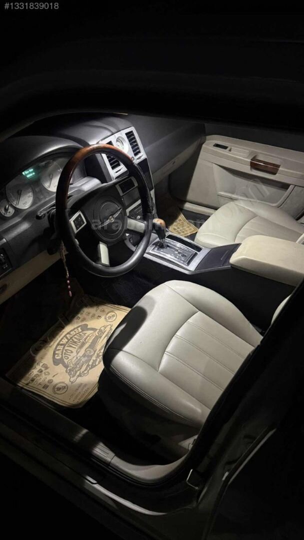 Galeriden Chrysler 300 C 3.0 CRD 2007 Model Ankara 345.000 km Beyaz 6