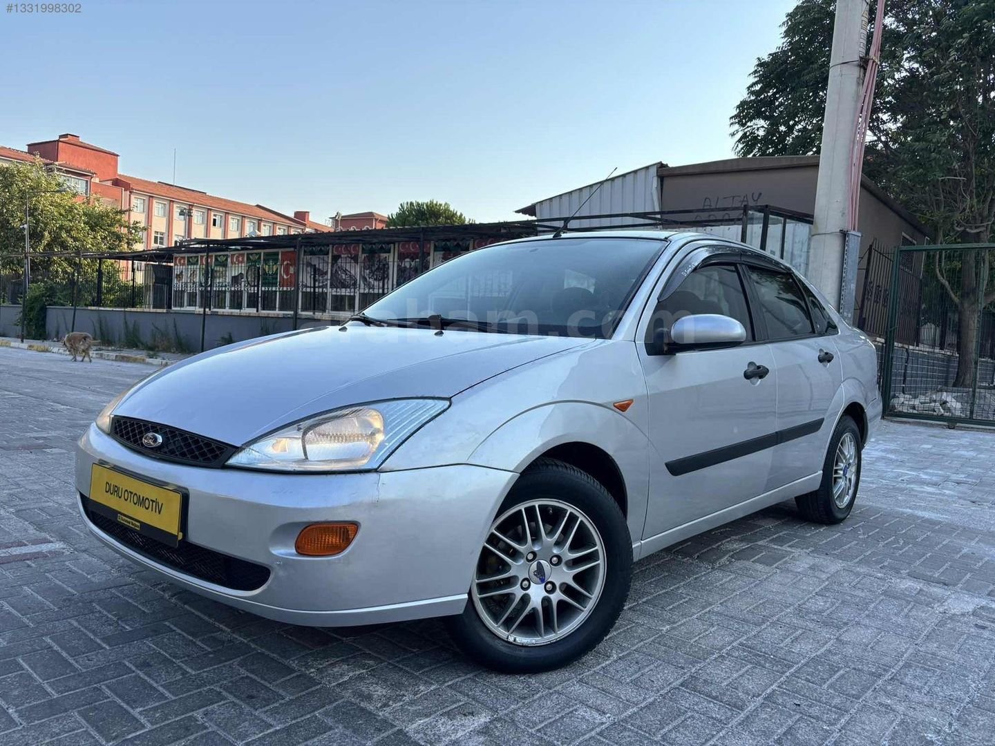 Galeriden Ford Focus 1.6 Ghia 2000 Model Manisa 371.000 KM Gri