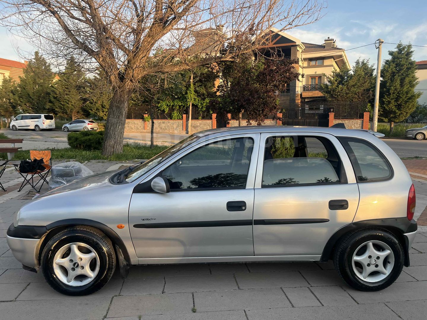 【ﾗｸﾏ公式】SC-01G 355433060386475 Sahibinden Opel Corsa 1.4 Swing 1998 Model Aksaray 181.000 km Gri