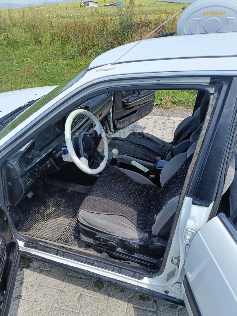 Sahibinden Mazda 626 2.0 LX 1991 Model 375.000 km Beyaz 1
