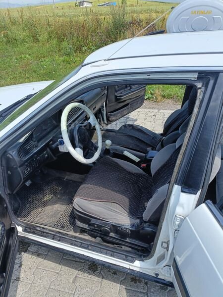 Sahibinden Mazda 626 2.0 LX 1991 Model 375.000 km Beyaz 1
