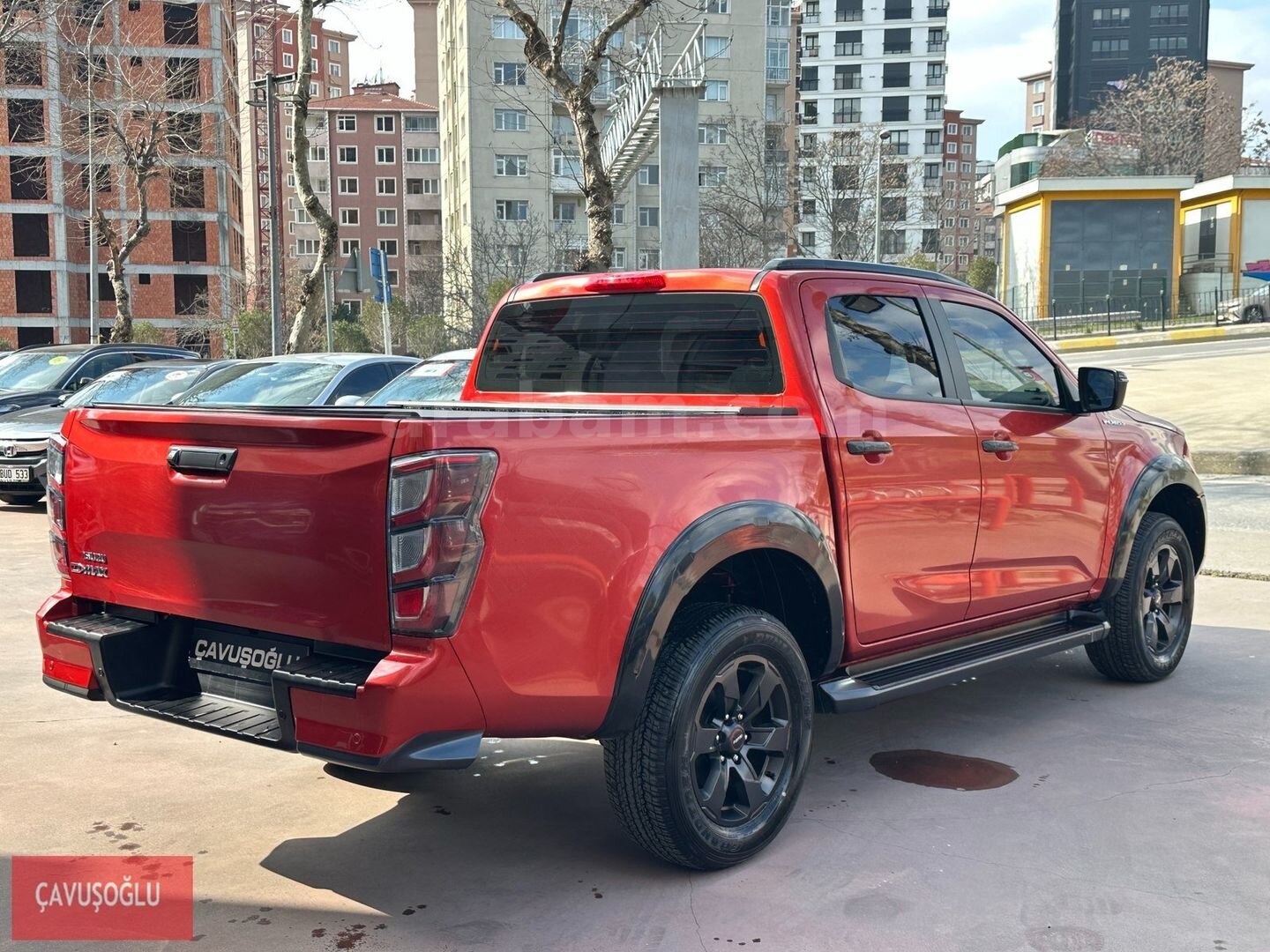 ÇAVUŞOĞLU 2024 ISUZU D-MAX 1.9 D V-CROSS 4X4 BOYASIZ 7