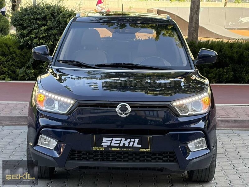 Galeriden KGM SsangYong Tivoli 1.6 D Platinum 2015 Model Konya 142.000 km Lacivert