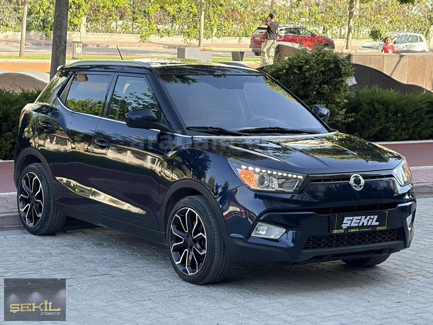 Galeriden KGM SsangYong Tivoli 1.6 D Platinum 2015 Model Konya 142.000 km Lacivert 2