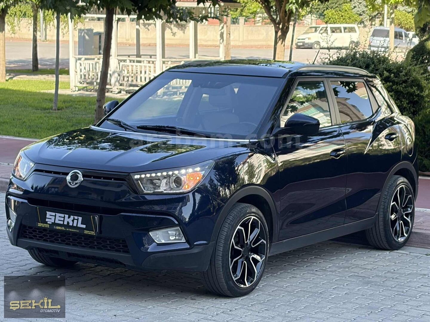 Galeriden KGM SsangYong Tivoli 1.6 D Platinum 2015 Model Konya 142.000 km Lacivert 6
