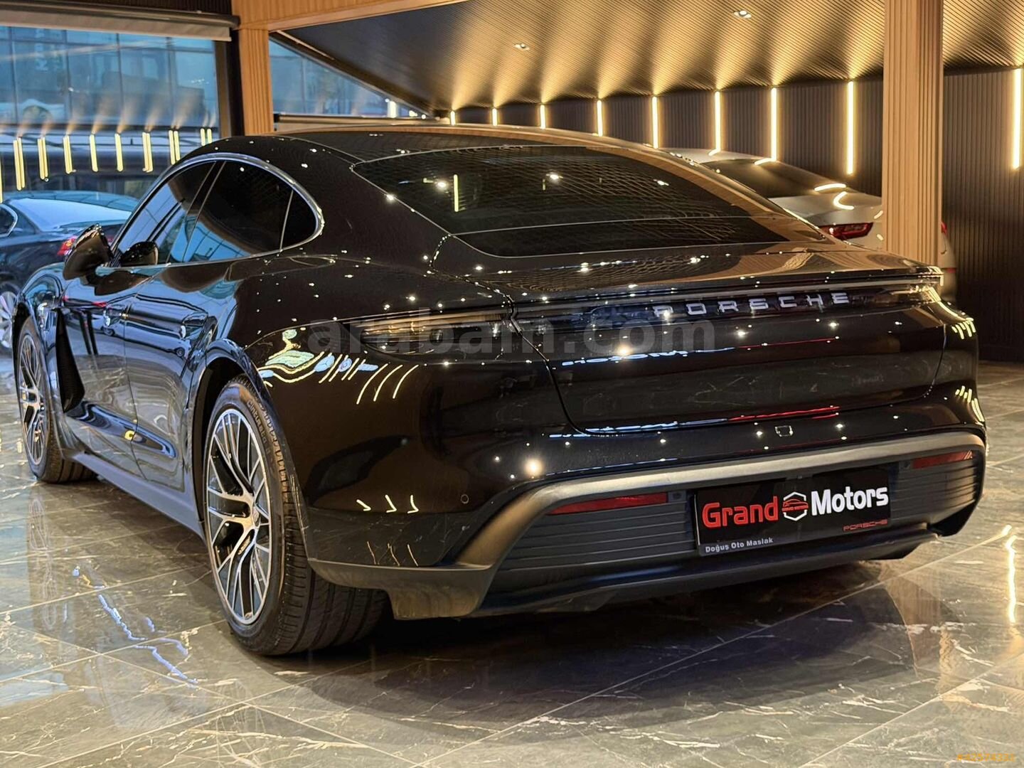 Galeriden Porsche Taycan Elektrik 4S Performance Plus 2020 Model İstanbul 71.980 km Siyah 7