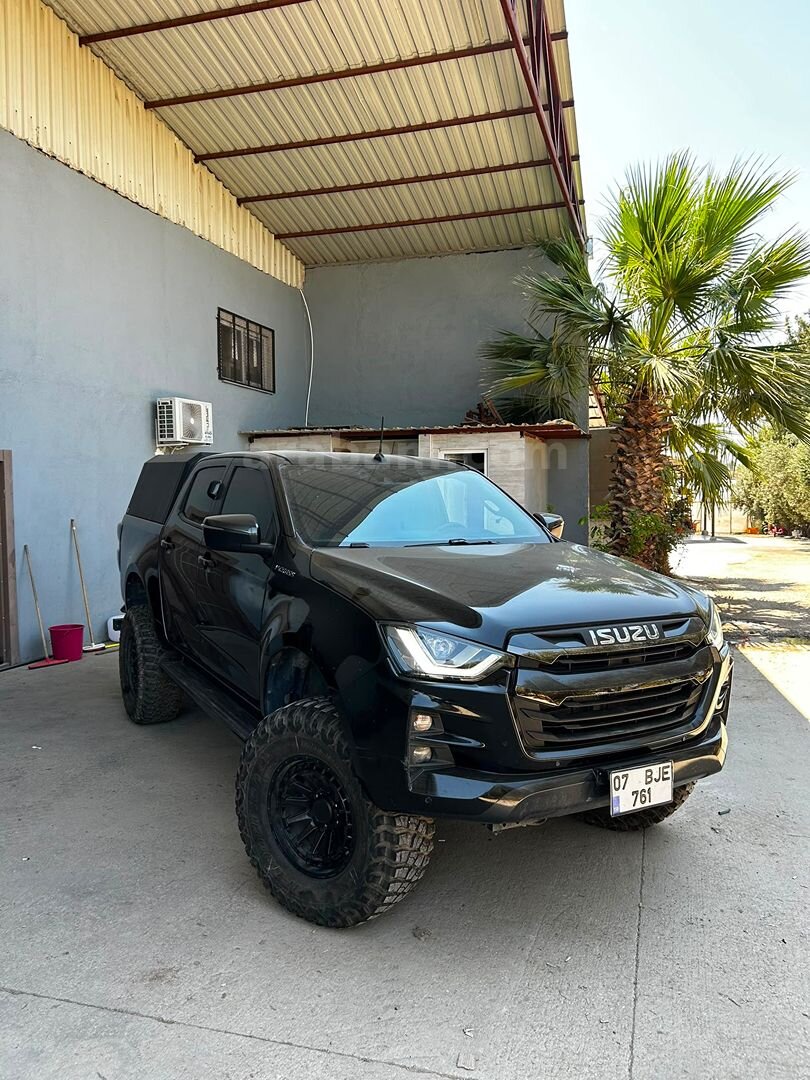 Sahibinden Isuzu D-Max 1.9 D 4x4 V-Cross 2023 Model 6