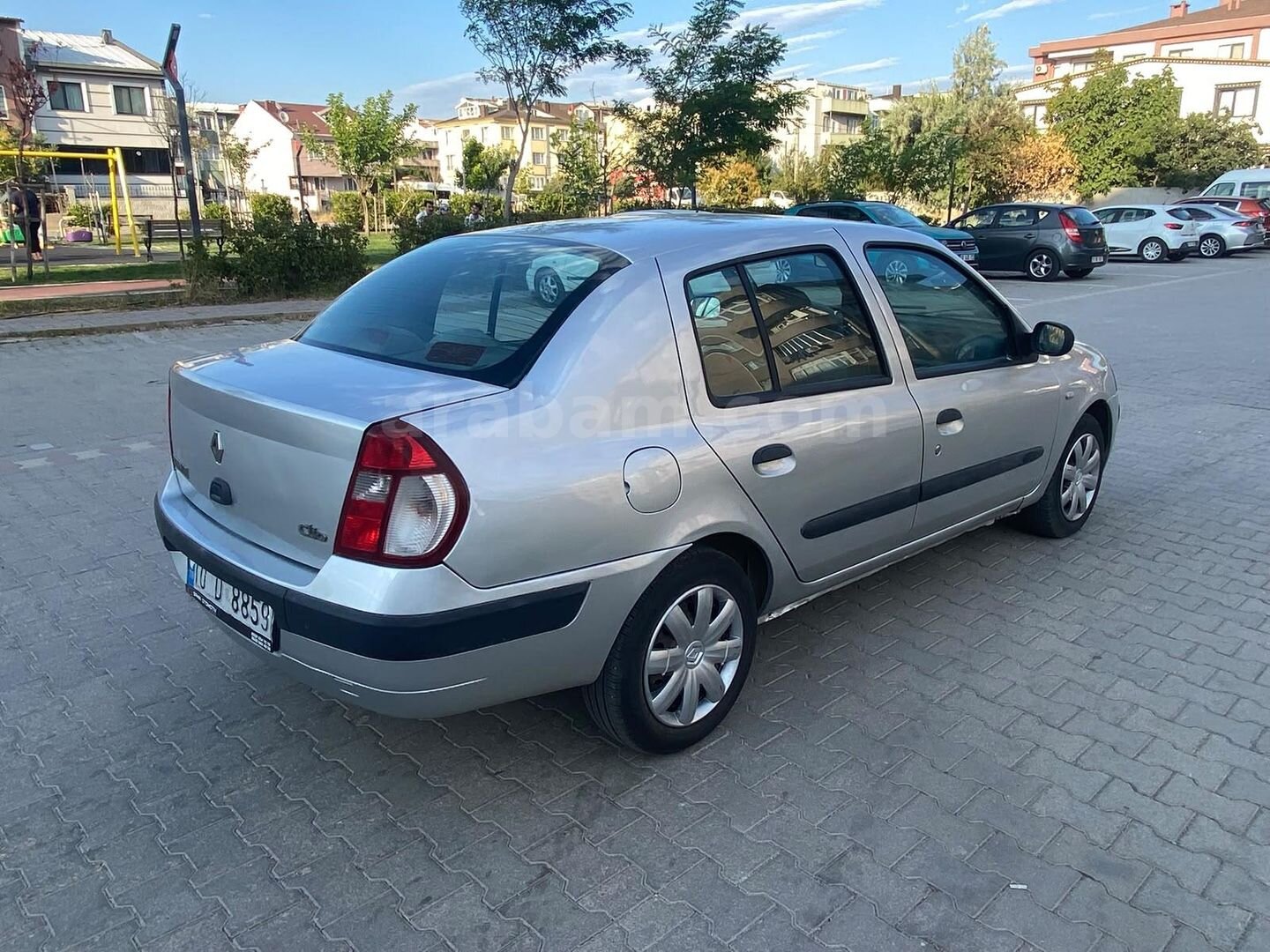 Galeriden Renault Clio 1.4 Authentique 2006 Model Balıkesir 215.000 km Gri (Gümüş) 4