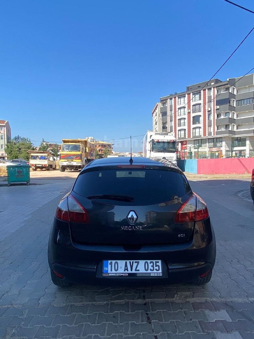 Galeriden Renault Megane 1.5 dCi Dynamique 2011 Model Balıkesir 295.000 km Füme 7
