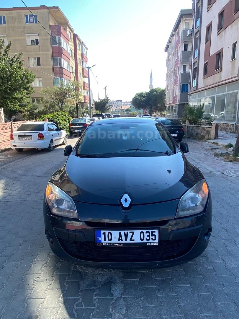 Galeriden Renault Megane 1.5 dCi Dynamique 2011 Model Balıkesir 295.000 km Füme 2